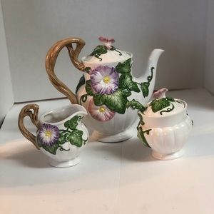 Fitz& Floyd 3 piece tea pot, creamer, sugar/spoon